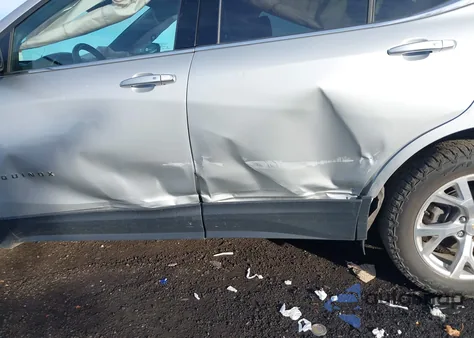 2018 Chevrolet Equinox Premier z USA, uszkodzony, nr VIN 2GNAXVEV1J6196158